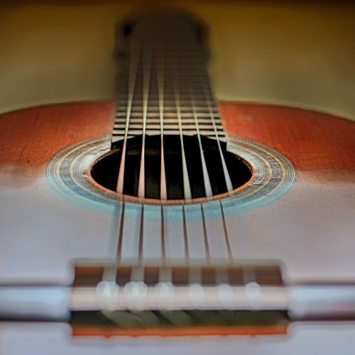 Jak wymienić struny w gitarze – instrukcja krok po kroku