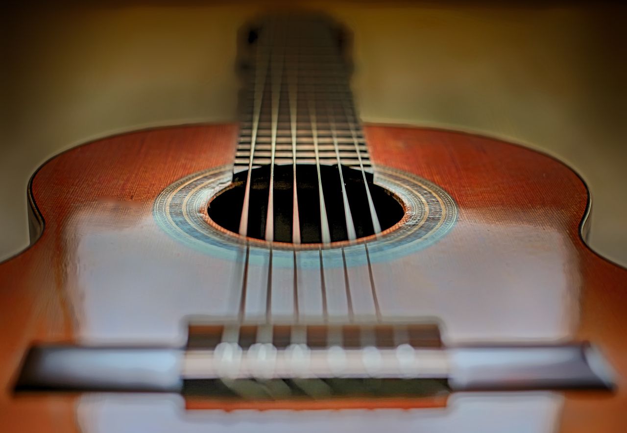 Jak wymienić struny w gitarze – instrukcja krok po kroku